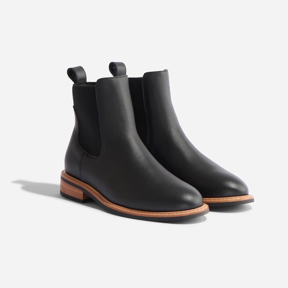 Nisolo size 9 Carmen chelsea boot black